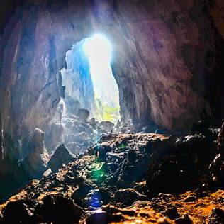 Explorer une Grotte Secrète (Vietnam)